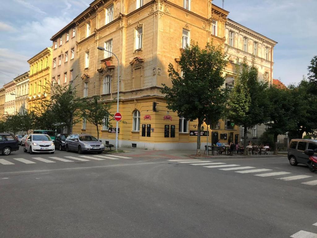 Rooms Veveri - Uvoz, 10 Min Peski Do Centru เบอร์โน ภายนอก รูปภาพ